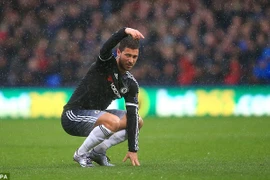 M.U sẵn sàng trả 65 triệu bảng cho Hazard, Chelsea liên hệ với Oxlade-Chamberlain