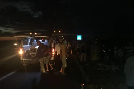 Một thợ hồ chết thảm dưới gầm ô tô