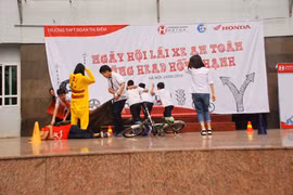 Pokemon Go, đuổi hình bắt chữ vào bài giảng an toàn giao thông