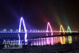 16 triệu gam màu tô điểm cầu Nhật Tân