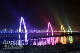 16 triệu gam màu tô điểm cầu Nhật Tân