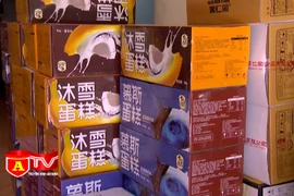 Phát hiện hơn 10 tấn bánh kẹo, trà sữa không rõ nguồn gốc vận chuyển từ Lào Cai về Hà Nội