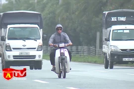 Cố tình đi vào đường cao tốc, rất dễ xảy ra tai nạn giao thông