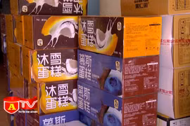 Phát hiện hơn 10 tấn bánh kẹo, trà sữa không rõ nguồn gốc vận chuyển từ Lào Cai về Hà Nội