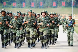 Trung Quốc tính điều động 100.000 binh sĩ tới Tân Cương