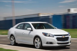 Chevrolet tung ảnh teaser bí ẩn của Malibu 2016