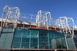 Fan cuồng M.U ngủ trong nhà vệ sinh để xem đại chiến Arsenal