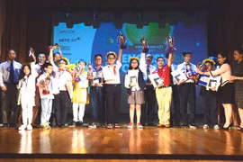 Học sinh 3 thành phố lớn giật ngôi quán quân English Champion 2017