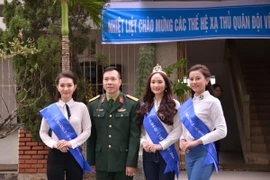 Top 3 "Nữ hoàng đá quý Việt Nam 2016" đồng hành cùng xạ thủ Hoàng Xuân Vinh 