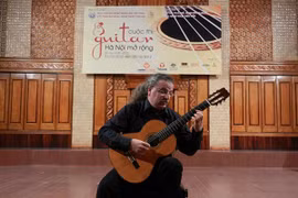 Nghệ sỹ guitar nổi tiếng nước Ý tới Hà Nội