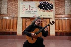 Nghệ sỹ guitar nổi tiếng nước Ý tới Hà Nội