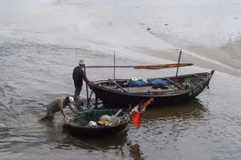 Nghề lặn mò phế liệu