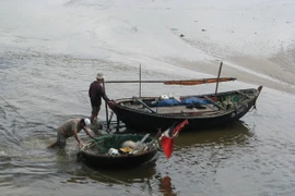 Nghề lặn mò phế liệu