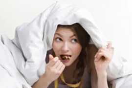 Khó ngủ vì ăn nhiều chất béo và đường