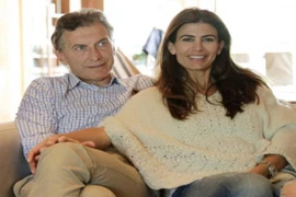 Vợ chồng Tổng thống Argentina mê ảnh "tự sướng" 
