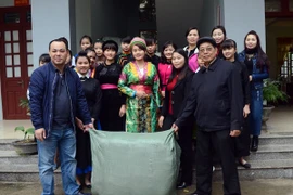 Mang chăn ấm đến với học sinh biên giới Hà Giang