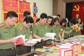 Khai mạc triển lãm "Sách với cán bộ chiến sỹ Pháp chế CAND"