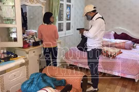 Xem lại hình ảnh gã thanh niên đột nhập, dùng súng cướp tài sản tại biệt thự Ciputra