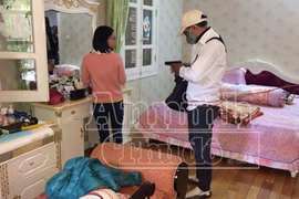 Xem lại hình ảnh gã thanh niên đột nhập, dùng súng cướp tài sản tại biệt thự Ciputra