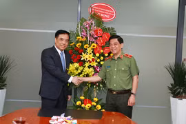 Giám đốc CATP Hà Nội chúc mừng ngày Nhà giáo Việt Nam