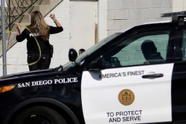 Mỹ ráo riết truy bắt kẻ nổ súng bắn hai cảnh sát 