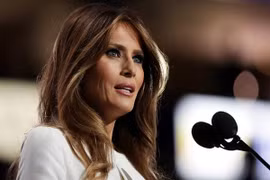 Nghi khai man lý lịch, trang web của vợ tỷ phú Donald Trump bị xóa