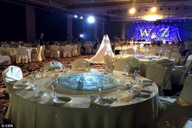 Gặp bão, đám cưới "trơ khấc" chỉ còn cô dâu- chú rể