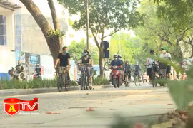 Mất an toàn giao thông bởi ý thức của một số người đi xe đạp thể dục