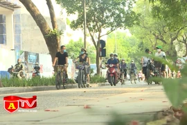 Mất an toàn giao thông bởi ý thức của một số người đi xe đạp thể dục