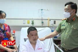 Biểu dương cán bộ chiến sĩ bị thương trong khi làm nhiệm vụ