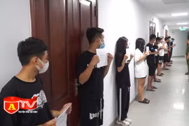 Ngăn chặn nhóm thanh niên tụ tập gây rối ở khu vực hồ Gươm