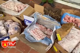 Đột kích kho hàng, phát hiện gần 3 tấn thịt đông lạnh không rõ nguồn gốc 