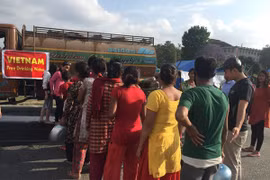 Chùm ảnh: Người Việt Nam cứu trợ nhân dân Nepal sau thảm họa động đất