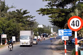 Biển hạn chế tốc độ cắm tràn lan khiến lái xe ức chế
