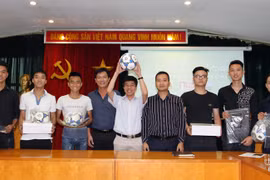 Bạn đọc An ninh Thủ đô hứng khởi nhận giải "Dự đoán thông minh - Rinh quà ý nghĩa"