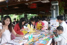 Giảm giá kịch trần tại Tuần sách chào mừng ngày Phụ nữ Việt Nam 20-10