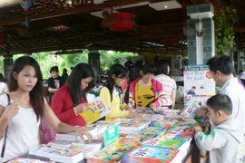 Giảm giá kịch trần tại Tuần sách chào mừng ngày Phụ nữ Việt Nam 20-10