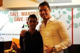 Chuyện cổ tích của nạn nhân thảm họa sóng thần với Ronaldo