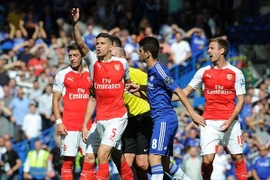 "Sao" của Arsenal bị treo giò 1 trận, phạt 10.000 bảng 