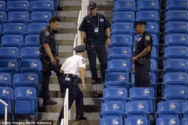 Đe dọa an ninh tại Mỹ mở rộng 2015, một giáo viên bị cảnh sát bắt giữ