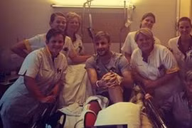 Lộ hình ảnh đầu tiên của Shaw từ lúc nhập viện