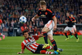 "Hung thần" Moreno vào bệnh viện thăm hỏi Luke Shaw