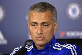 Mourinho xát muối vào nỗi đau của Wenger