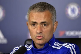 Mourinho xát muối vào nỗi đau của Wenger