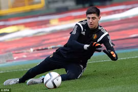 Chelsea thiếu vắng chốt chặn Courtois trong chuyến du đấu tới Everton