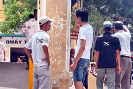 “Cò” bán máu trước cổng bệnh viện