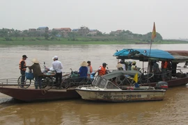 Nguy cơ rình rập những bến đò ngang