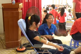 Hơn 300 đoàn viên khối công nghiệp hiến máu nhân đạo