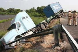 Hàng loạt tai nạn trên đường cao tốc TP.HCM - Trung Lương: