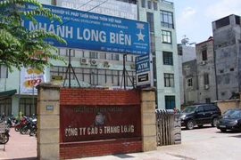 Giấy tờ khống, rút tiền thật